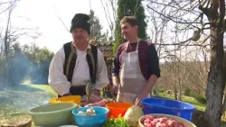 România în bucate: Tocăniță la ceaun și curry de pui cu garnitură de orez (@TVR Timişoara)