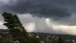 Superćelijske oluje haraju Bosnom i Hercegovinom: Najviši stepen opasnosti, grad i jaki udari vjetra